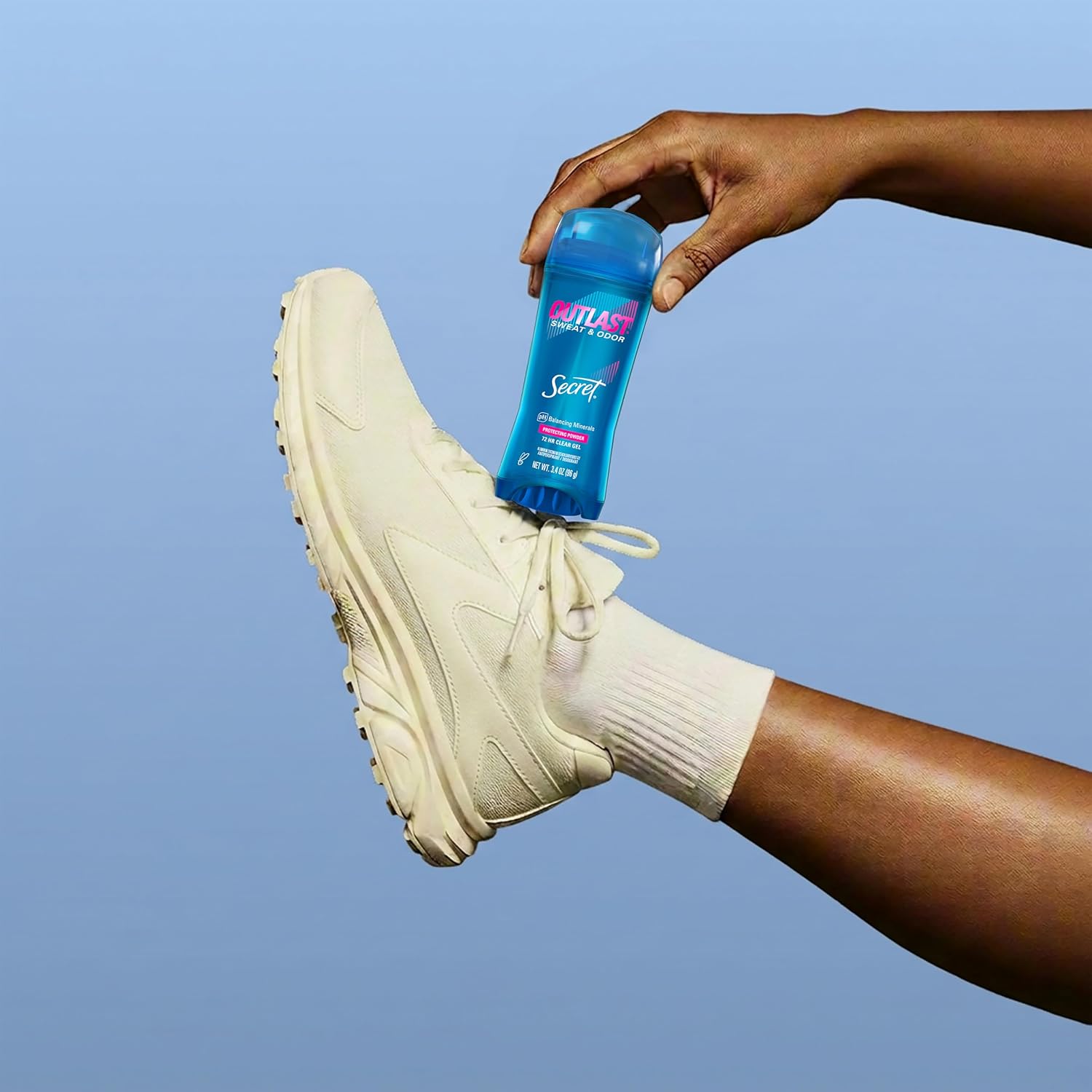 Secret Outlast Antiperspirant Deodorant for Women. Clear Gel. 72hr Sweat and Odor Protection. PH Balancing Minerals. Long Lasting Underarm Gel. Protecting Powder Scent. 3.4 oz